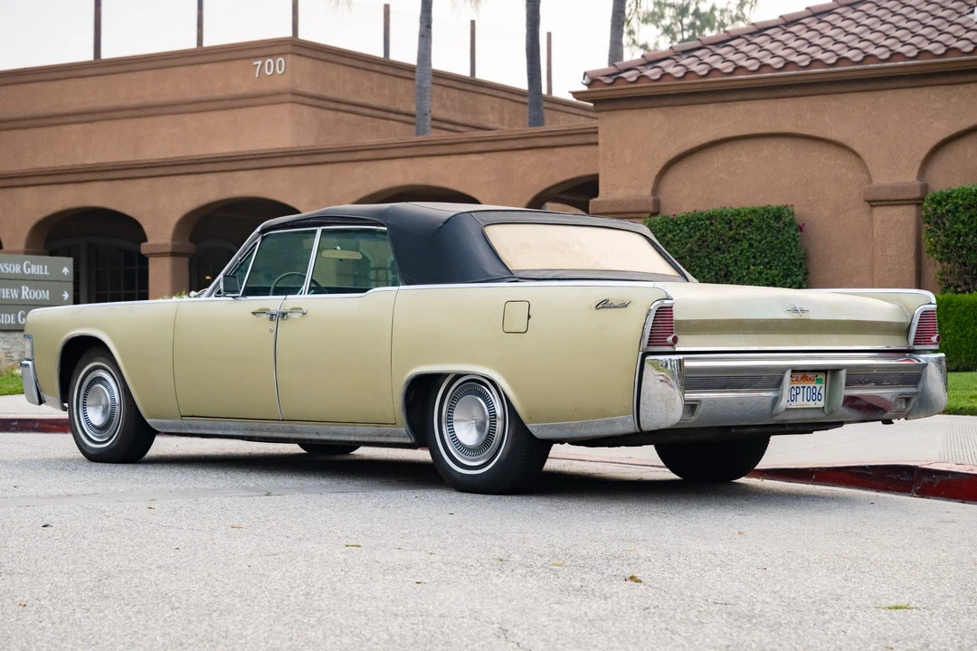 1965 Lincoln Continental 4th Gen - Image 13 of 31