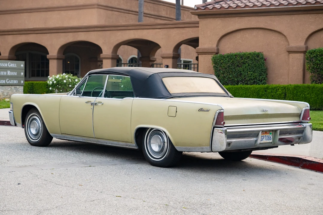 1965 Lincoln Continental 4th Gen - Image 12 of 31