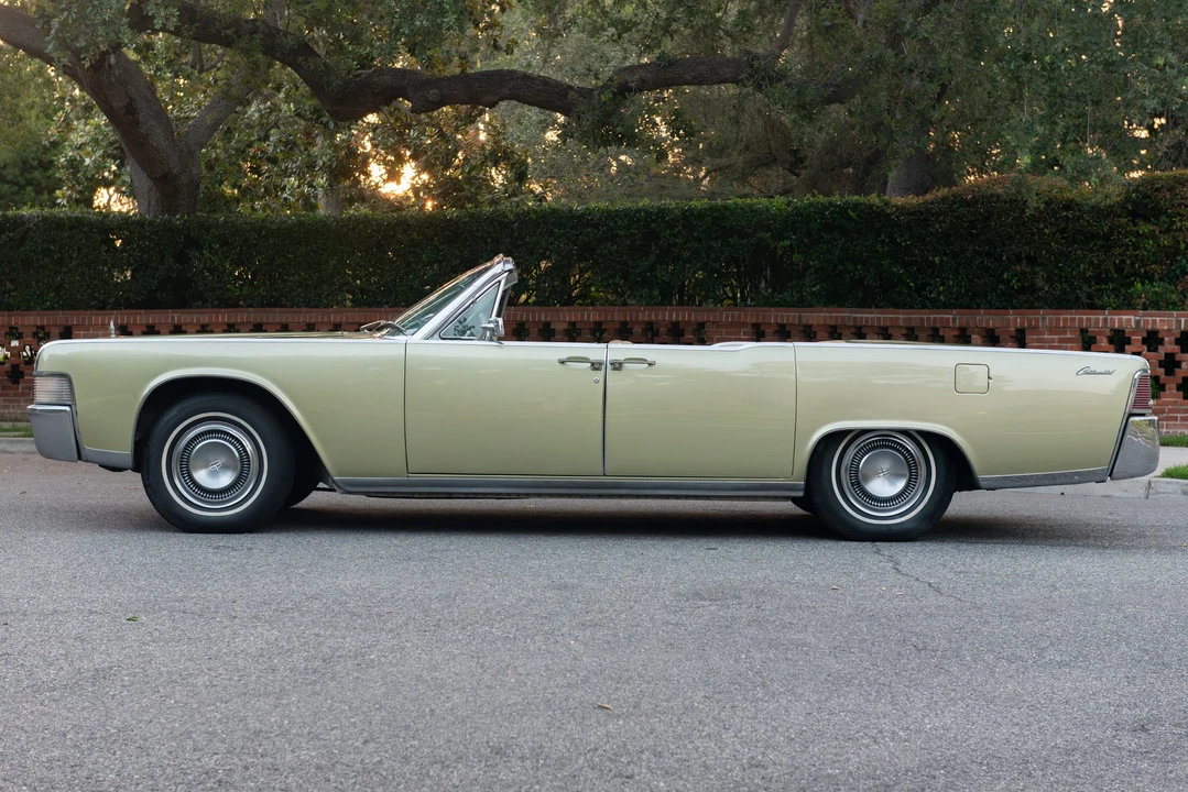 1965 Lincoln Continental 4th Gen - Image 4 of 31
