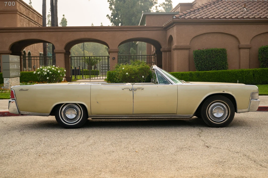 1965 Lincoln Continental 4th Gen - Image 23 of 31