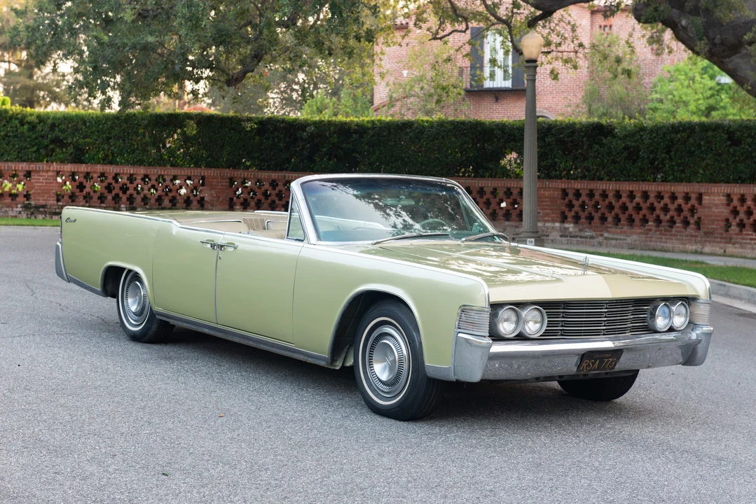 1965 Lincoln Continental 4th Gen - Image 14 of 31