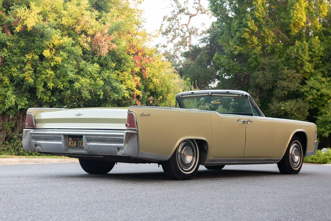 1965 Lincoln Continental 4th Gen - Image 9 of 31
