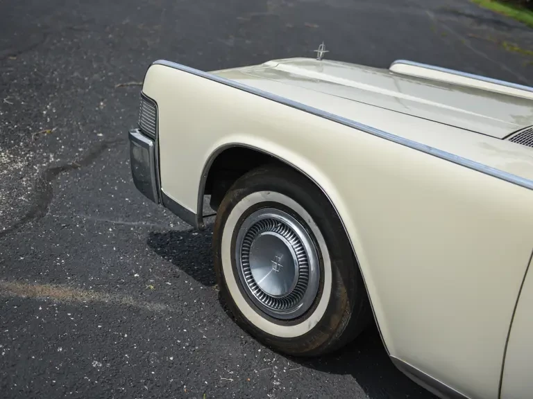 1965 Lincoln Continental 4th Gen - Image 10 of 13