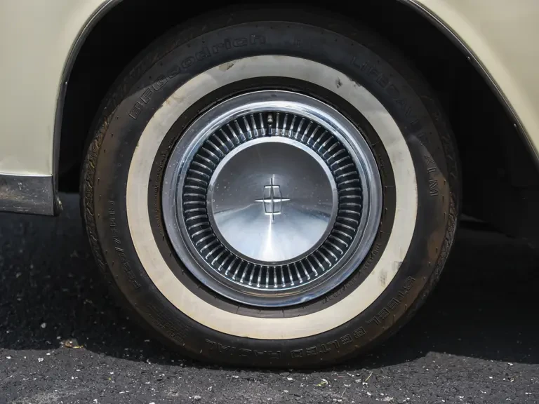 1965 Lincoln Continental 4th Gen - Image 11 of 13