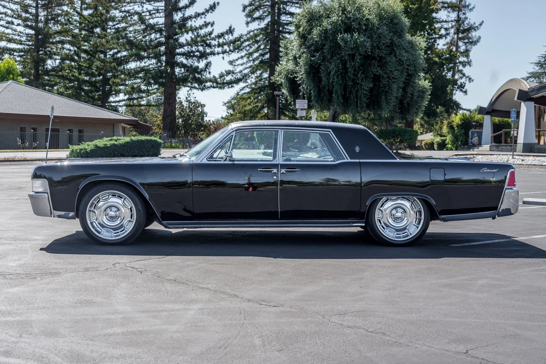 1965 Lincoln Continental 4th Gen - Image 9 of 31