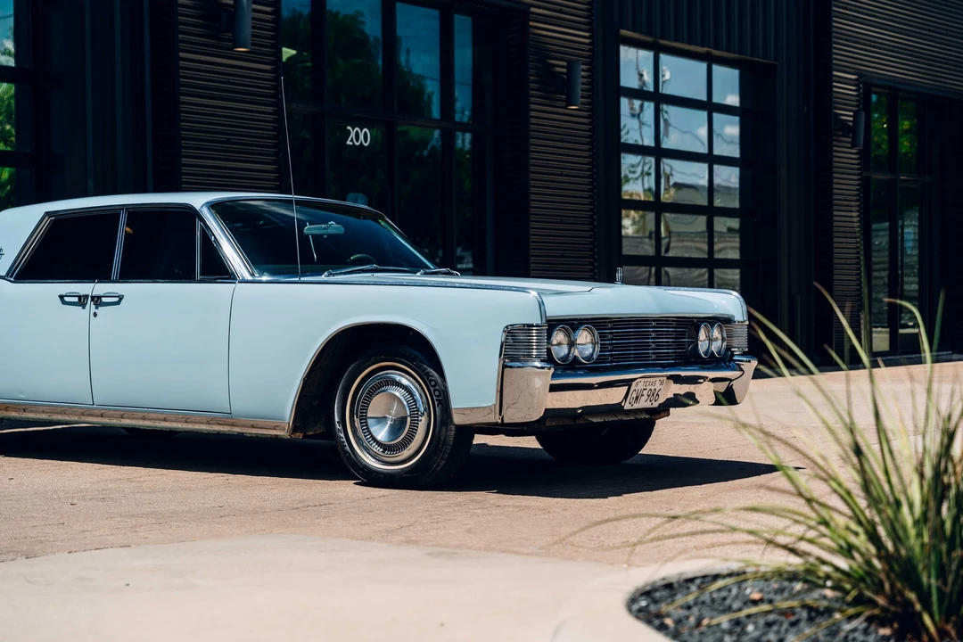 1965 Lincoln Continental 4th Gen - Image 13 of 31