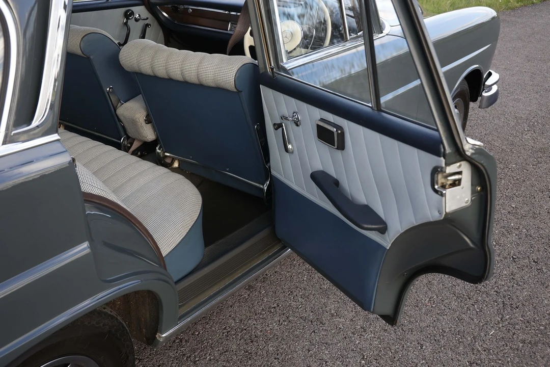 1967 Mercedes-Benz W111 Sedan - Image 24 of 30