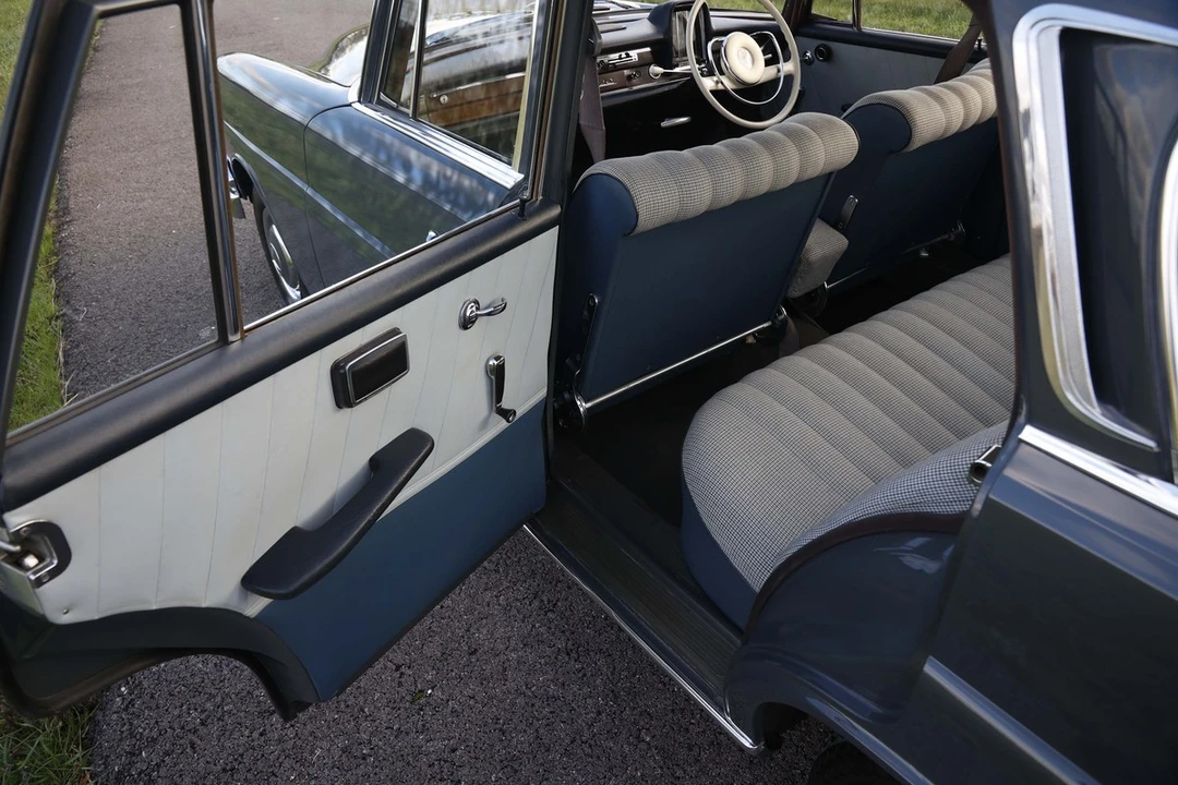 1967 Mercedes-Benz W111 Sedan - Image 25 of 30