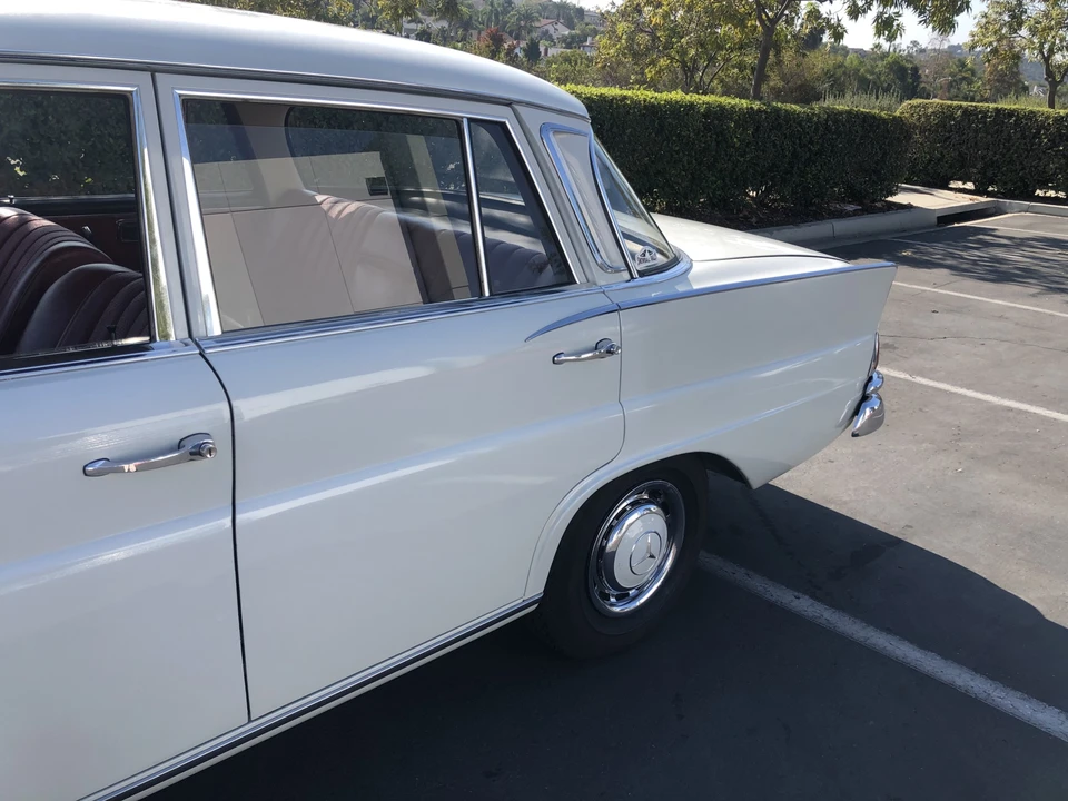 1965 Mercedes-Benz W111 Sedan - Image 14 of 31