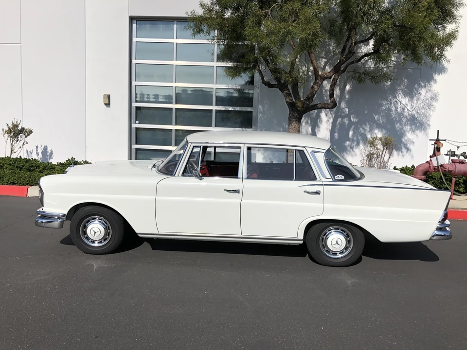 1965 Mercedes-Benz W111 Sedan - Image 4 of 31