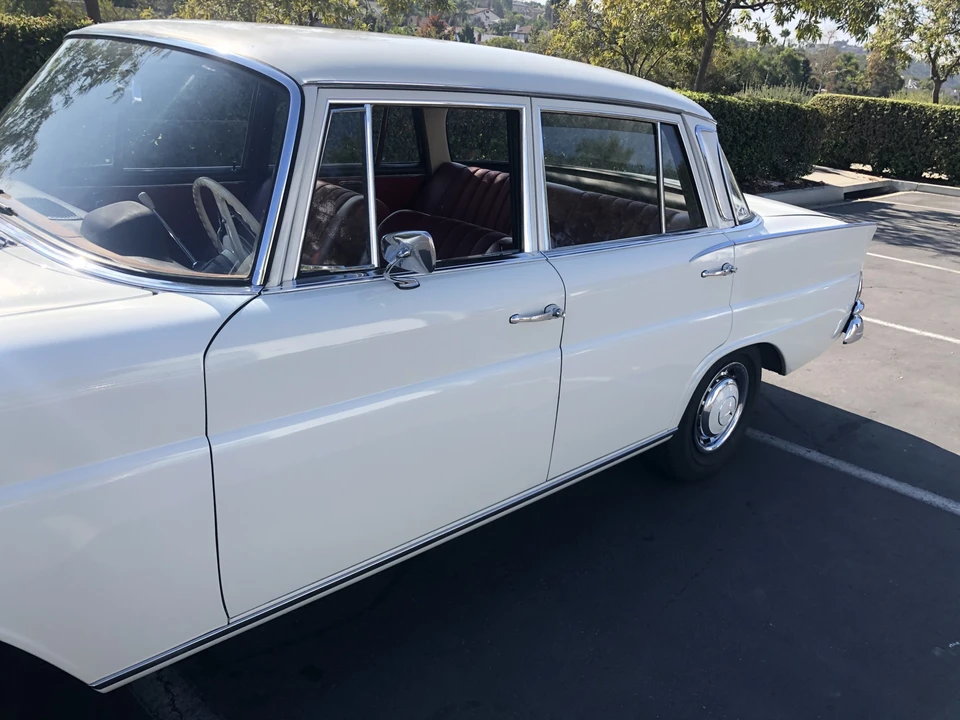 1965 Mercedes-Benz W111 Sedan - Image 21 of 31