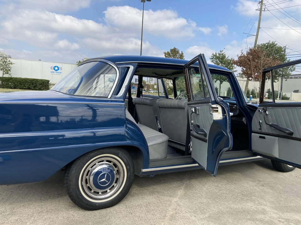 1965 Mercedes-Benz W111 Sedan - Image 12 of 31