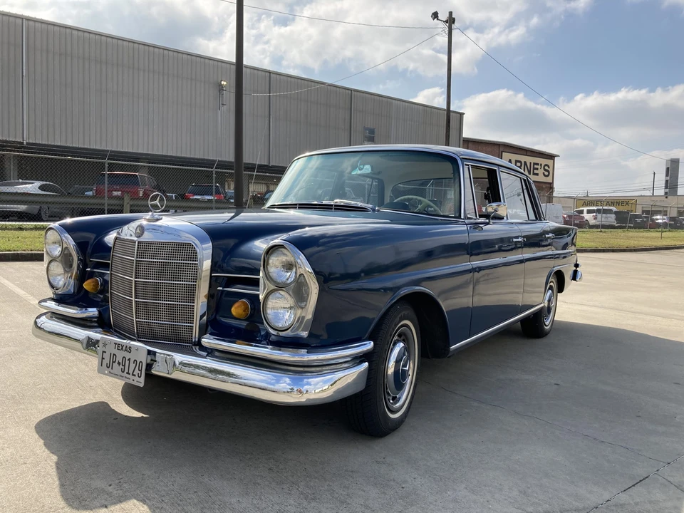 1965 Mercedes-Benz W111 Sedan - Image 2 of 31