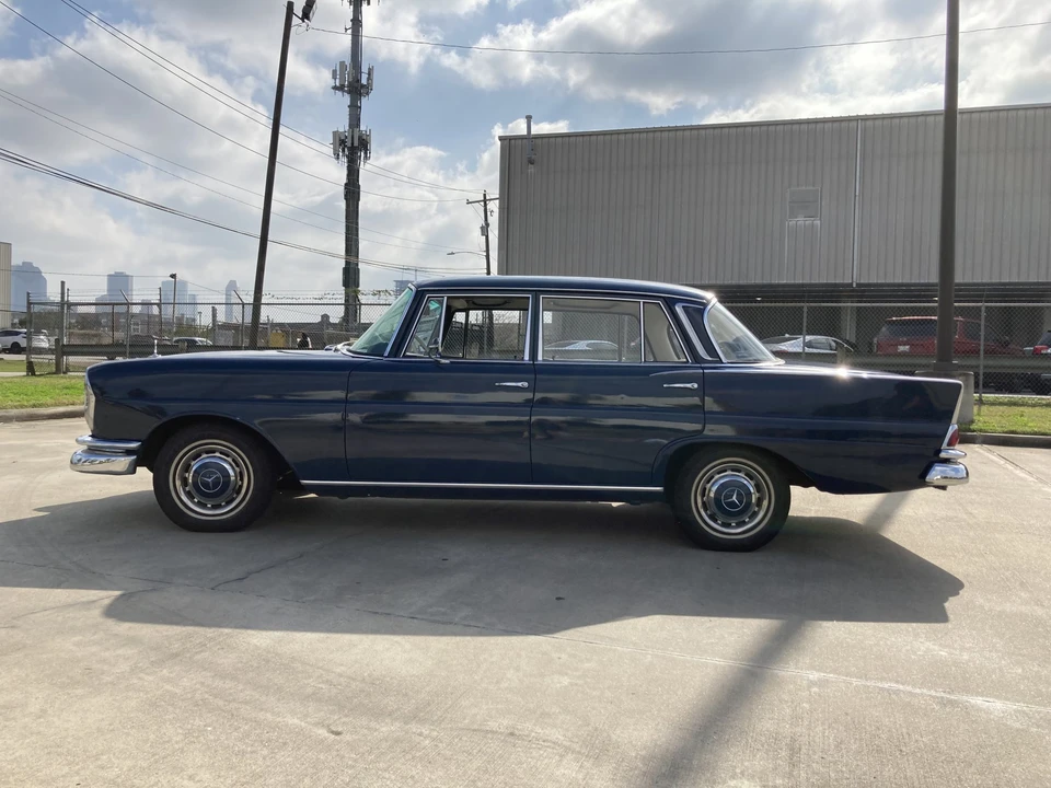 1965 Mercedes-Benz W111 Sedan - Image 10 of 31