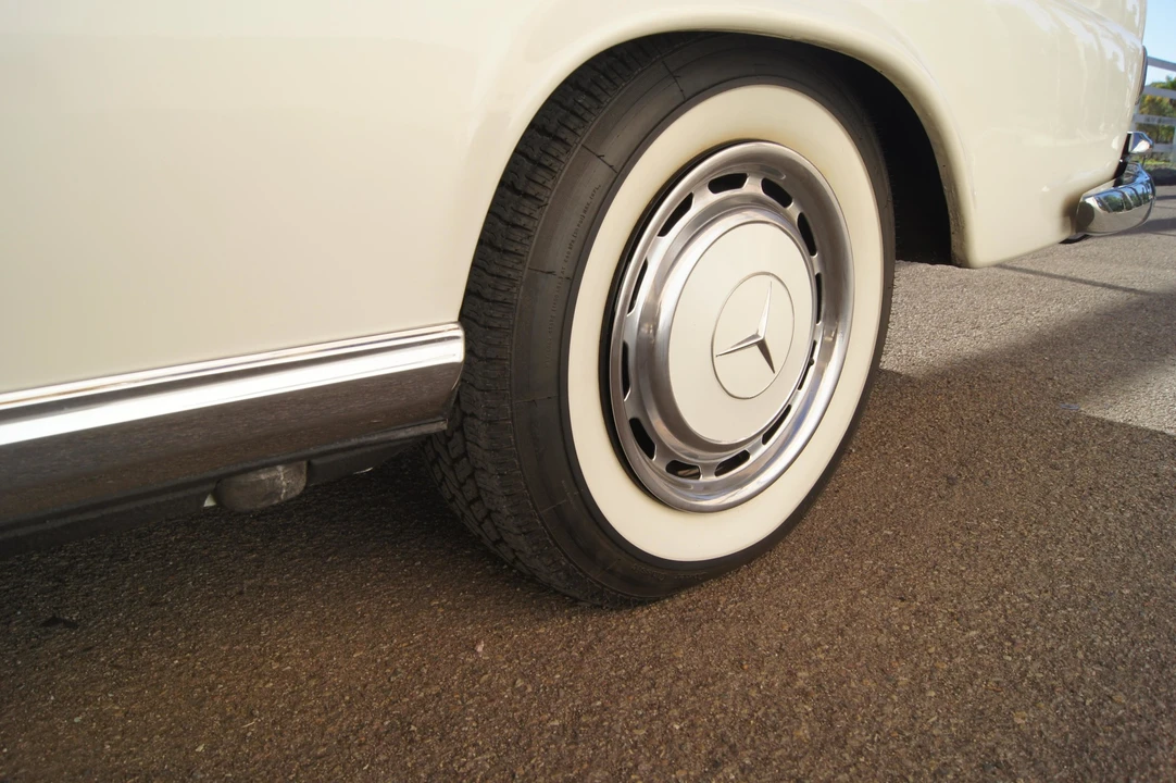 1965 Mercedes-Benz W111 Coupe - Image 17 of 31