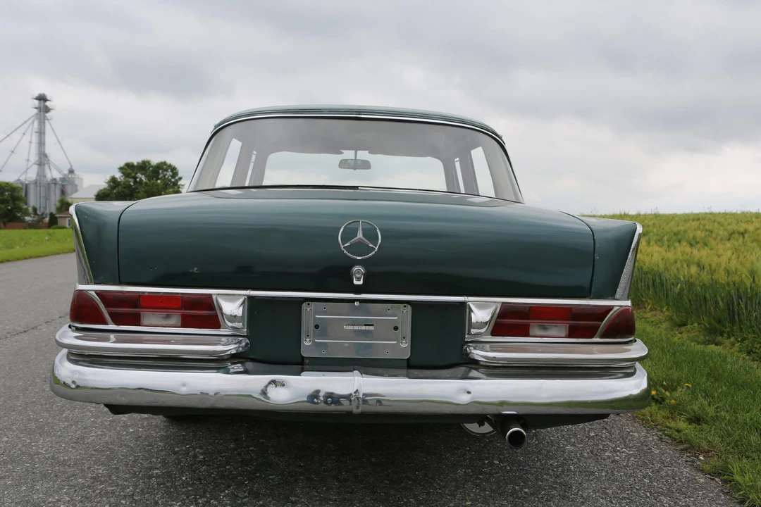 1965 Mercedes-Benz W111 Sedan - Image 8 of 31