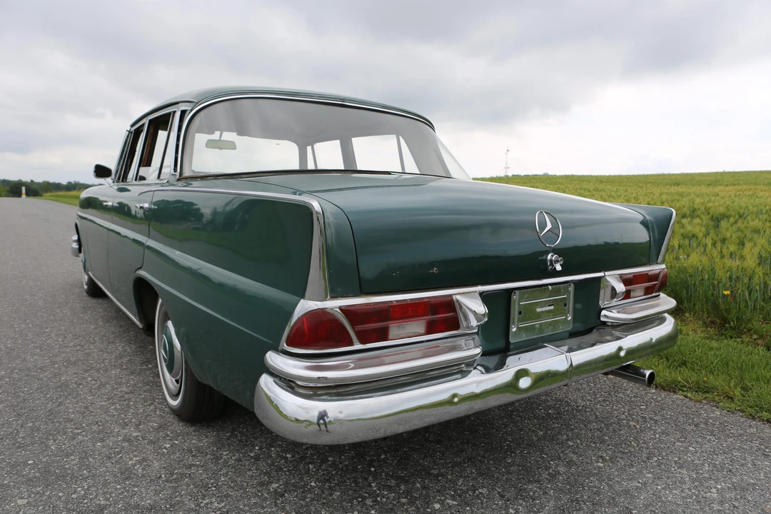 1965 Mercedes-Benz W111 Sedan - Image 7 of 31