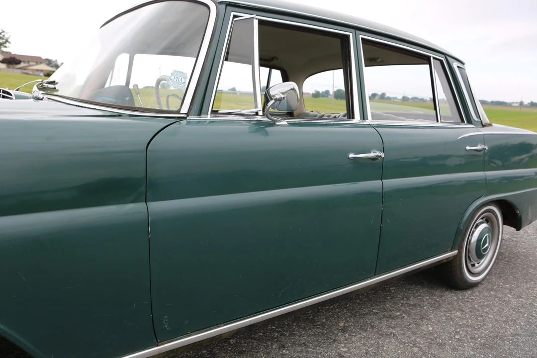 1965 Mercedes-Benz W111 Sedan - Image 24 of 31