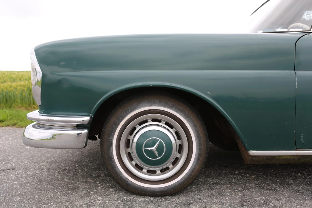 1965 Mercedes-Benz W111 Sedan - Image 23 of 31