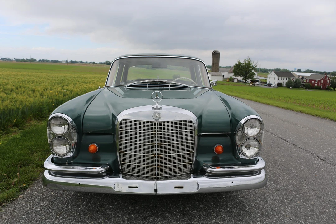 1965 Mercedes-Benz W111 Sedan - Image 4 of 31