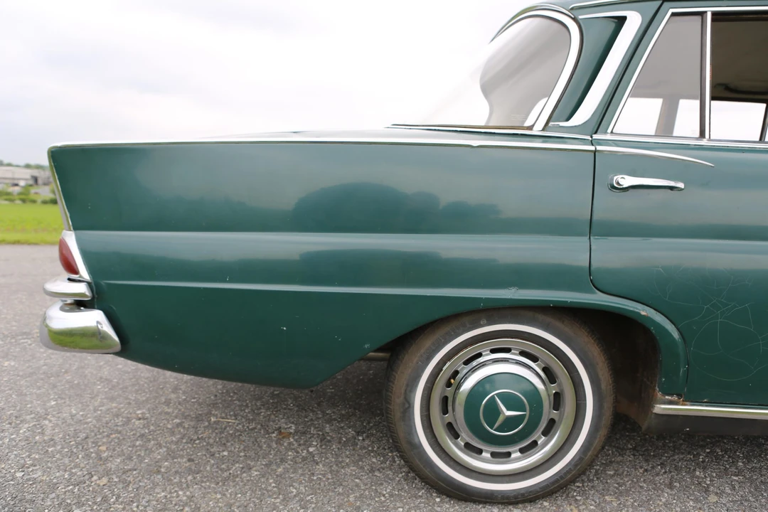 1965 Mercedes-Benz W111 Sedan - Image 27 of 31