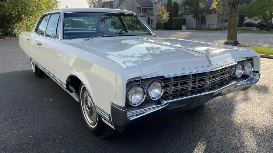 1965 Oldsmobile 98 - Image 10 of 11