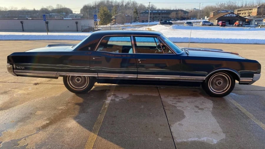 1965 Oldsmobile 98 - Image 2 of 19