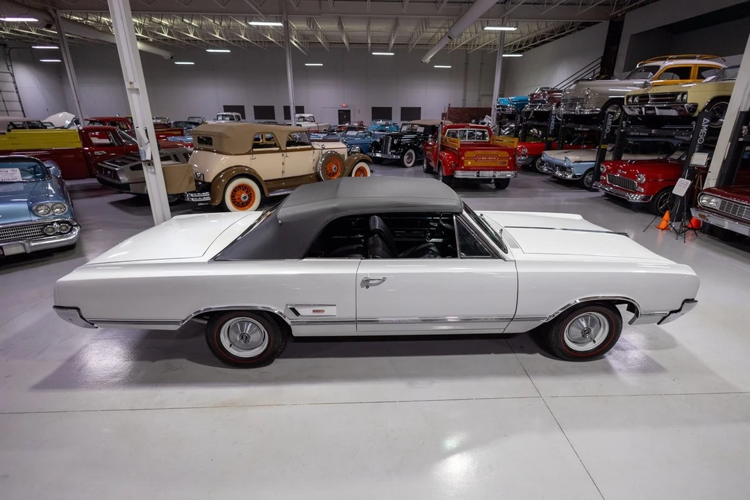 1965 Oldsmobile Cutlass 2nd Gen - Image 16 of 31