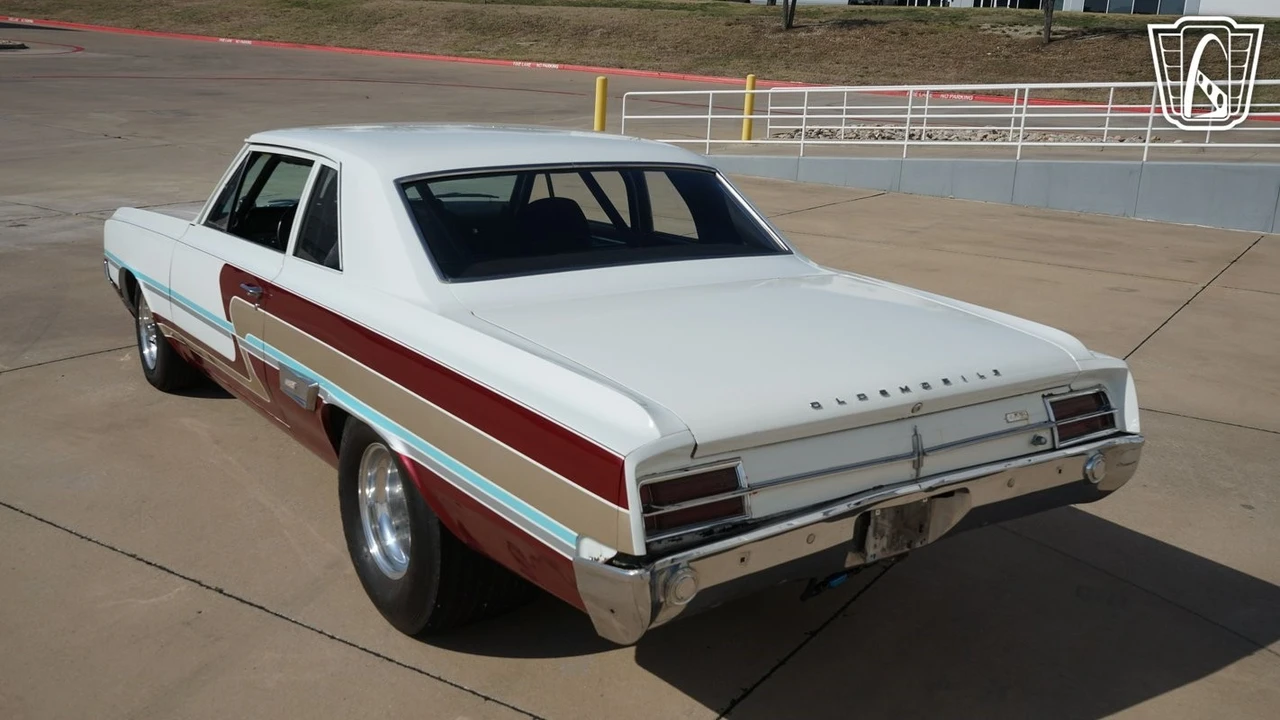 1965 Oldsmobile 442 1st Gen - Image 10 of 12