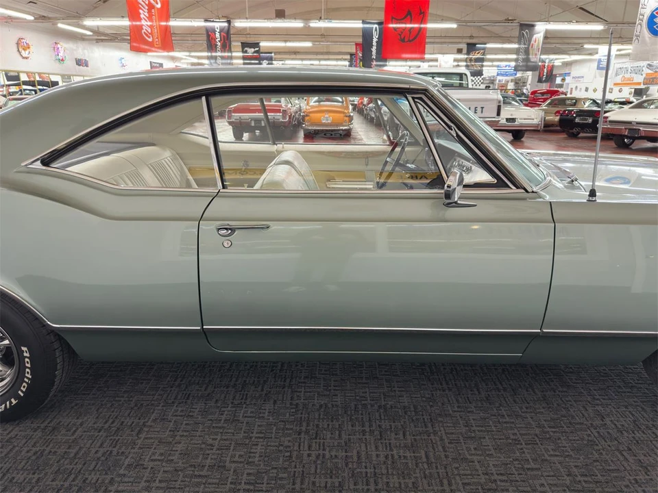 1965 Oldsmobile 88 - Image 16 of 31