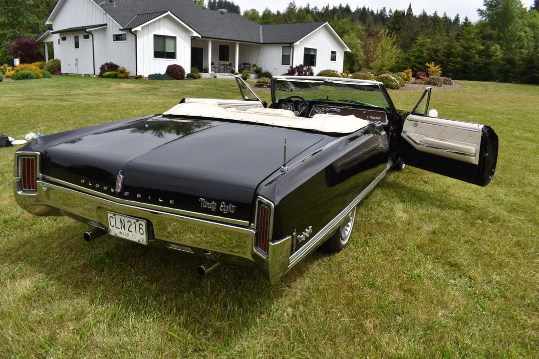 1965 Oldsmobile 98 - Image 29 of 31