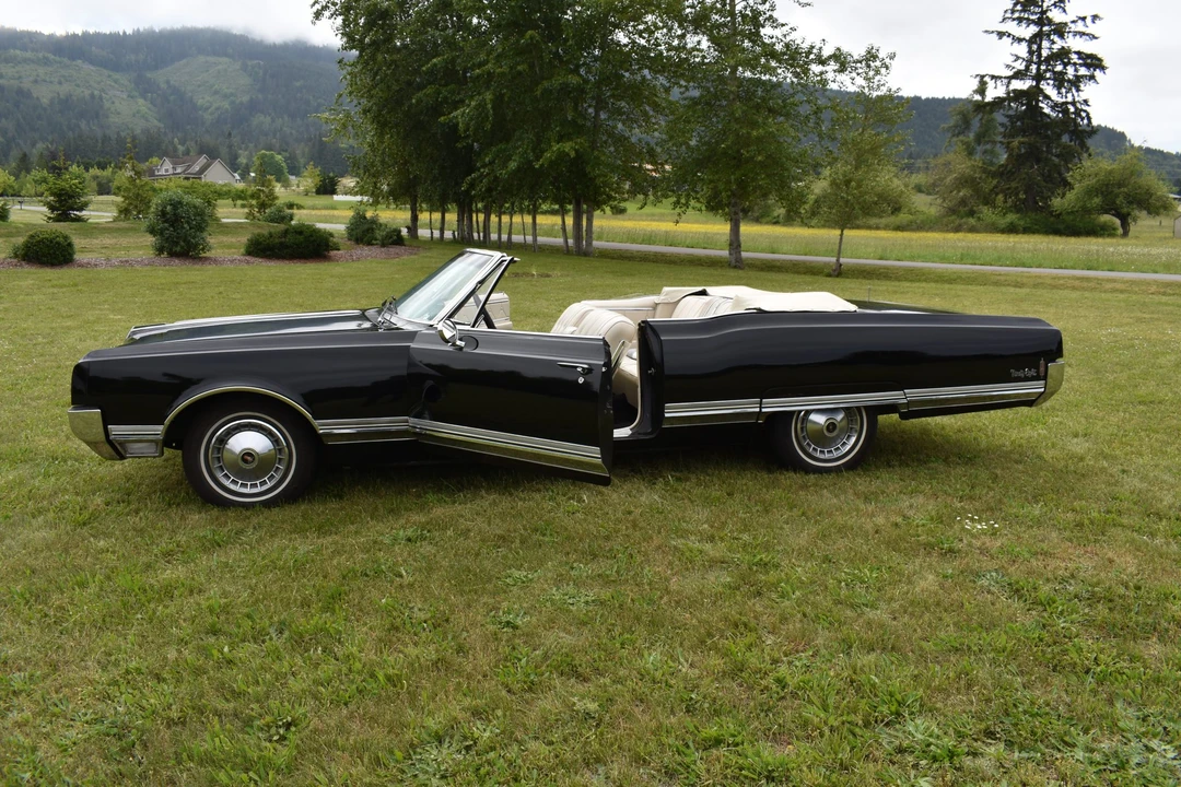 1965 Oldsmobile 98 - Image 27 of 31