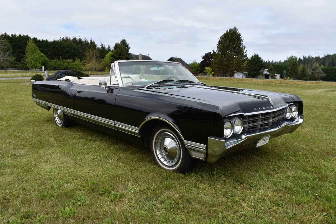 1965 Oldsmobile 98 - Image 24 of 31