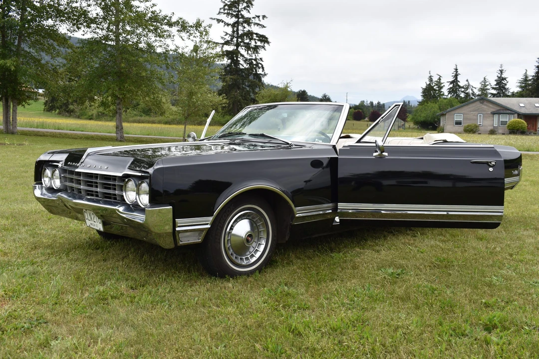 1965 Oldsmobile 98 - Image 25 of 31