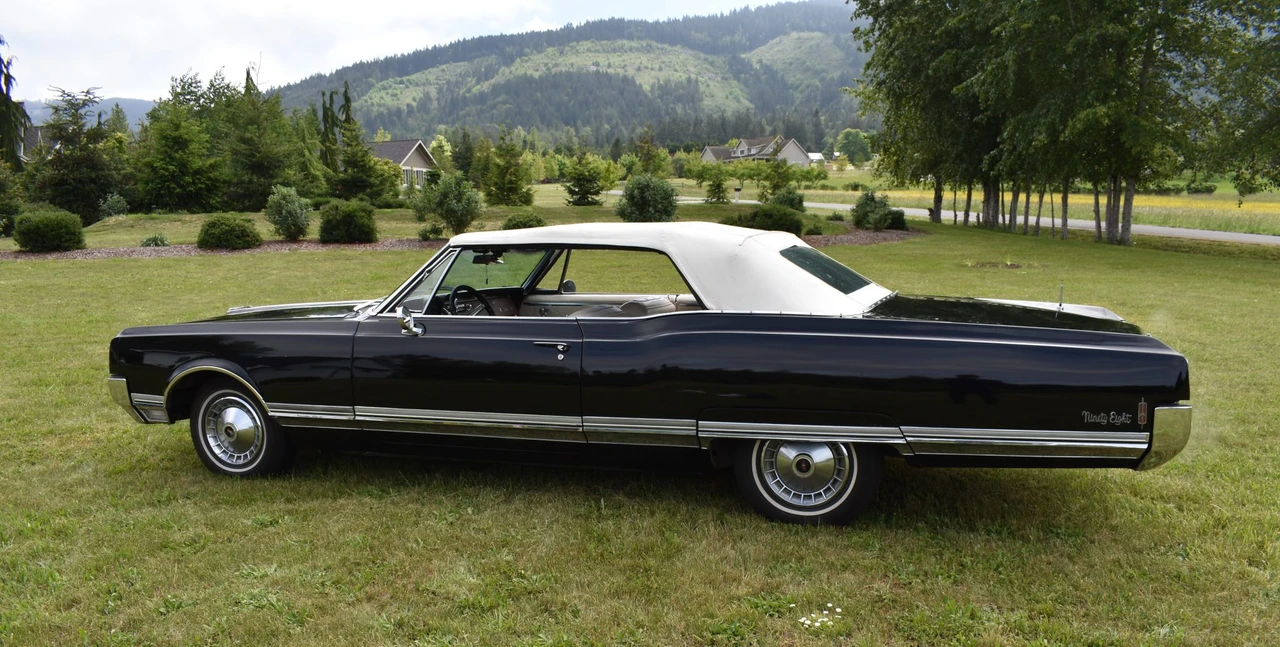 1965 Oldsmobile 98 - Image 4 of 31