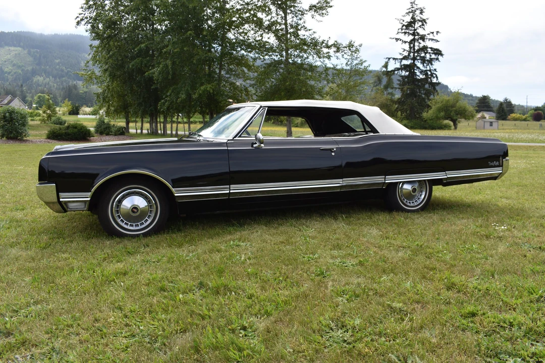 1965 Oldsmobile 98 - Image 2 of 31