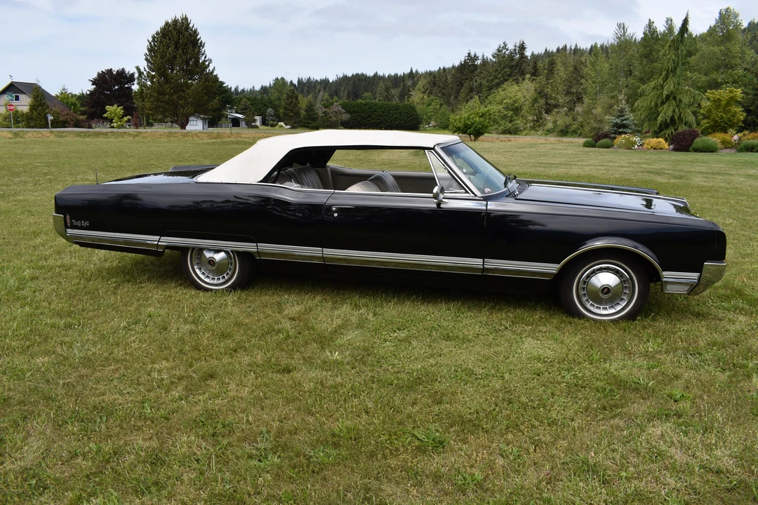 1965 Oldsmobile 98 - Image 11 of 31