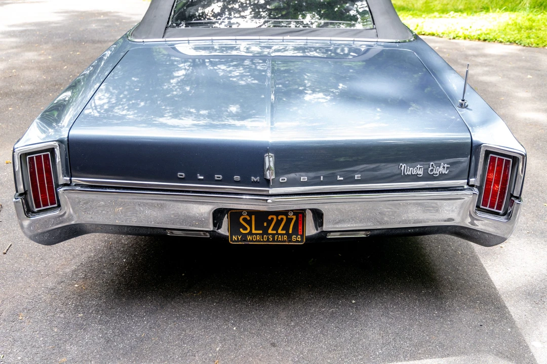 1965 Oldsmobile 98 - Image 26 of 31