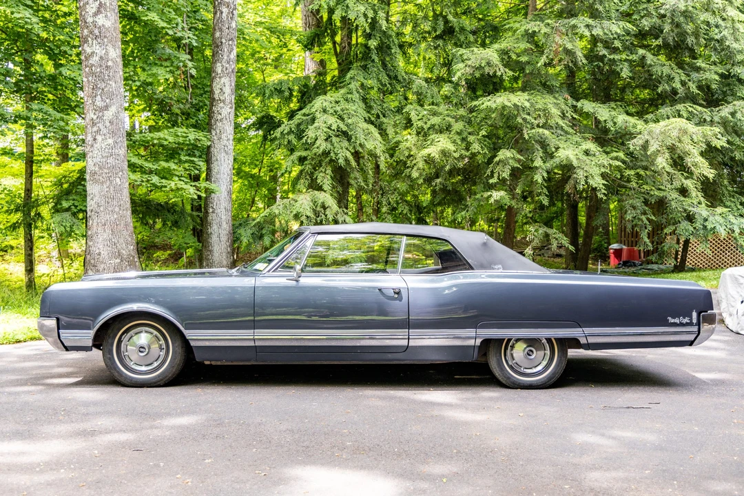 1965 Oldsmobile 98 - Image 10 of 31