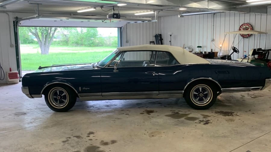 1965 Oldsmobile Starfire - Image 2 of 10