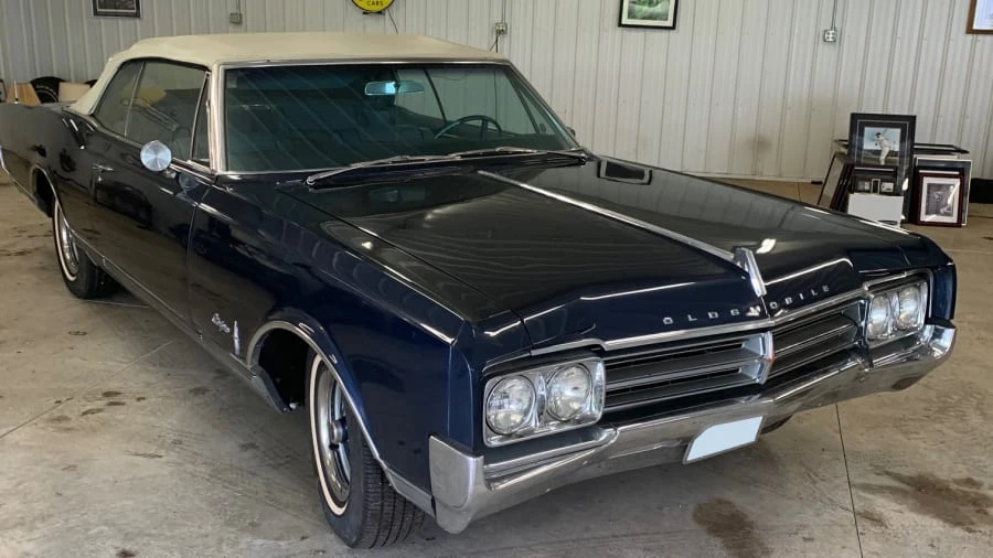 1965 Oldsmobile Starfire - Image 4 of 10