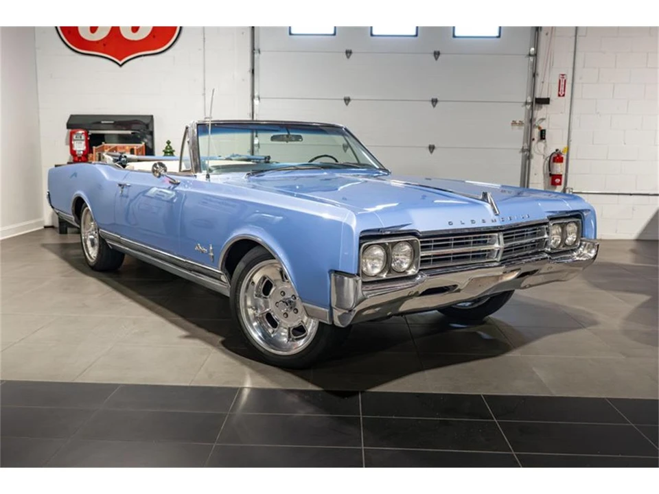 1965 Oldsmobile Starfire - Image 7 of 31