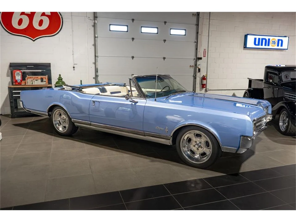 1965 Oldsmobile Starfire - Image 11 of 31