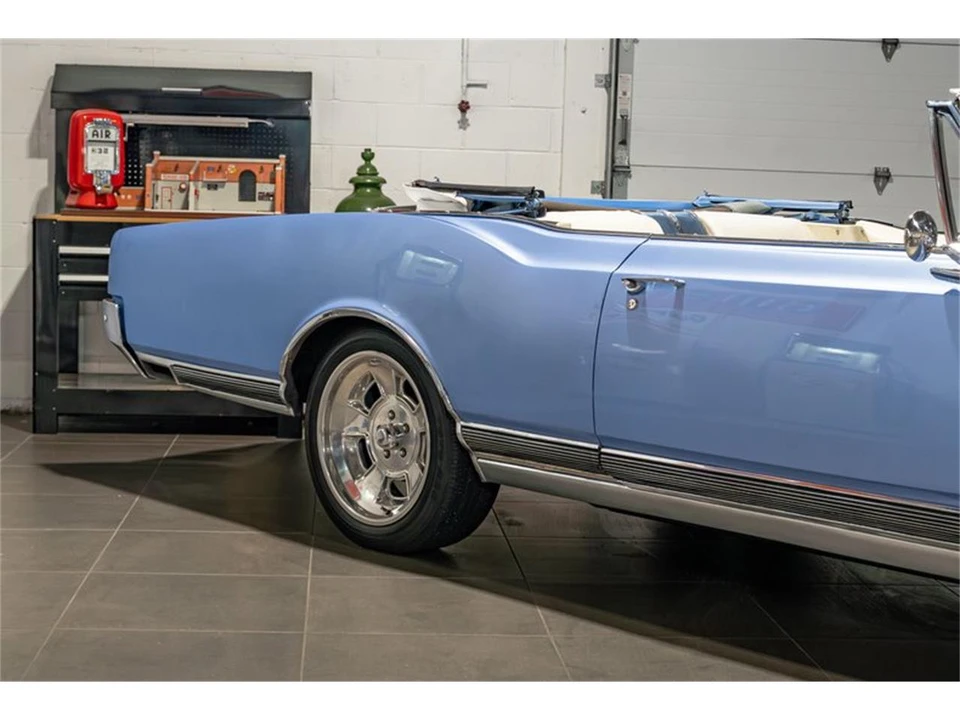 1965 Oldsmobile Starfire - Image 18 of 31