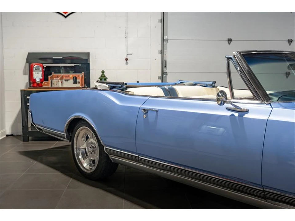 1965 Oldsmobile Starfire - Image 30 of 31