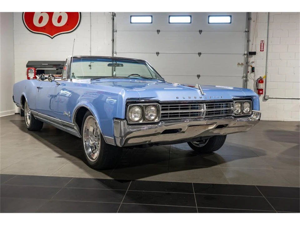 1965 Oldsmobile Starfire - Image 9 of 31