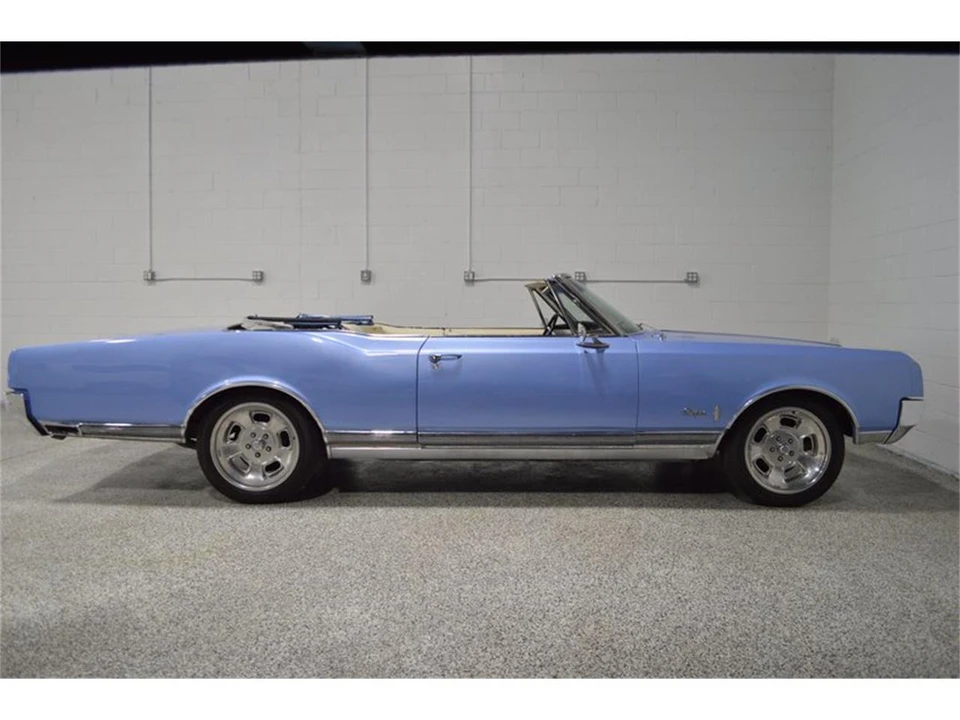 1965 Oldsmobile Starfire - Image 28 of 31
