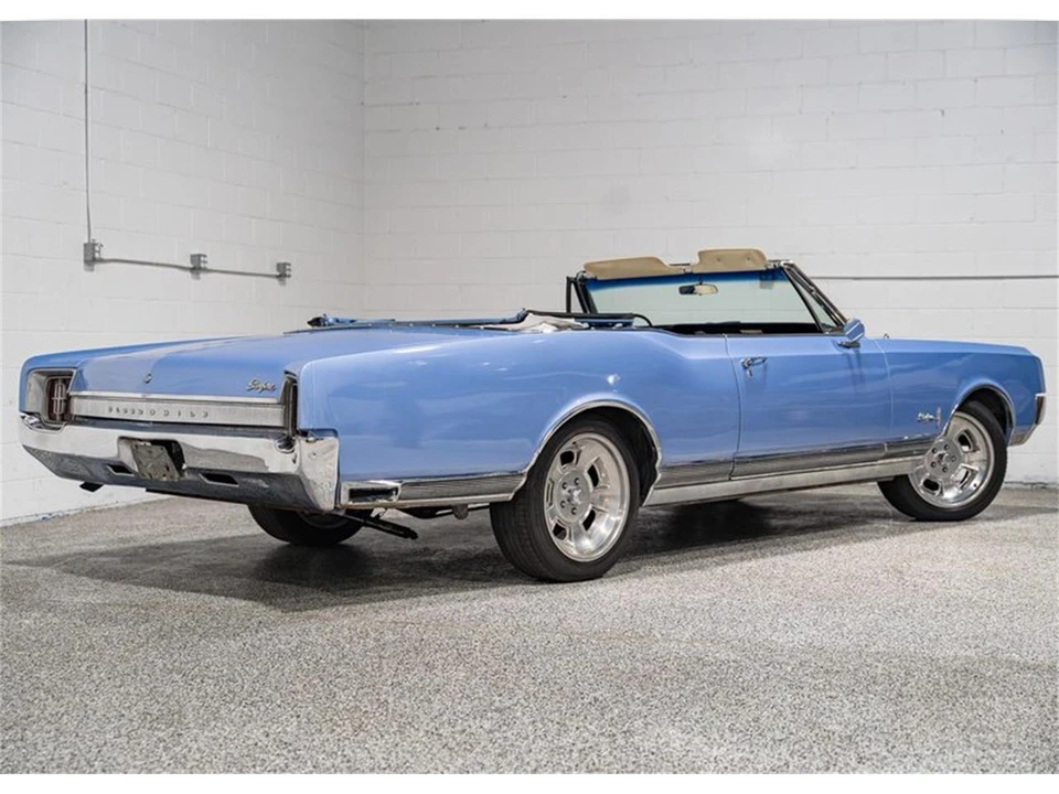 1965 Oldsmobile Starfire - Image 17 of 31