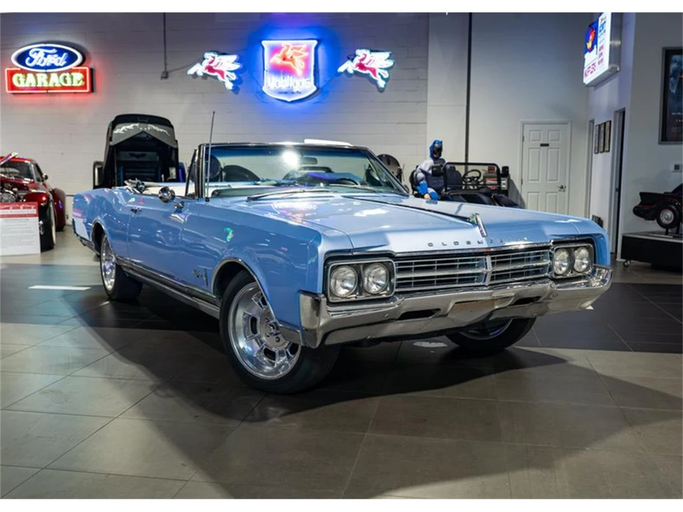 1965 Oldsmobile Starfire - Image 4 of 31