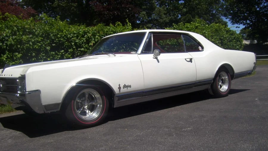 1965 Oldsmobile Starfire - Image 2 of 28